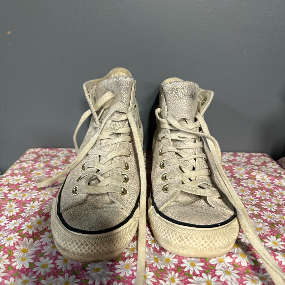 Converse shoes Womens size 9